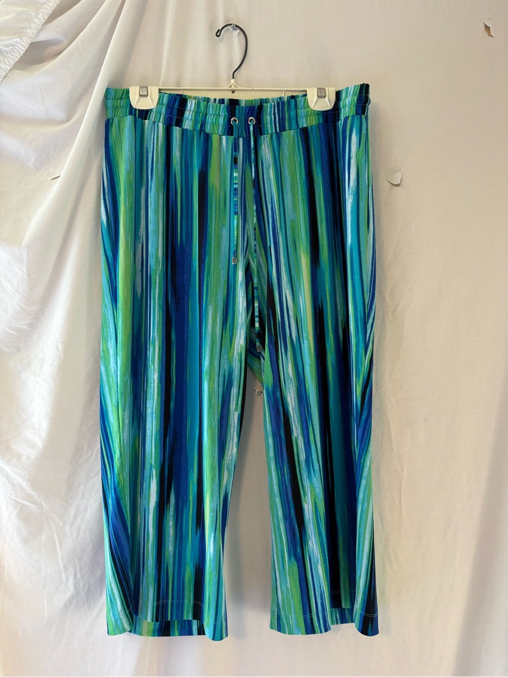 Avenue Blue & Green Vertical Stripe Capris